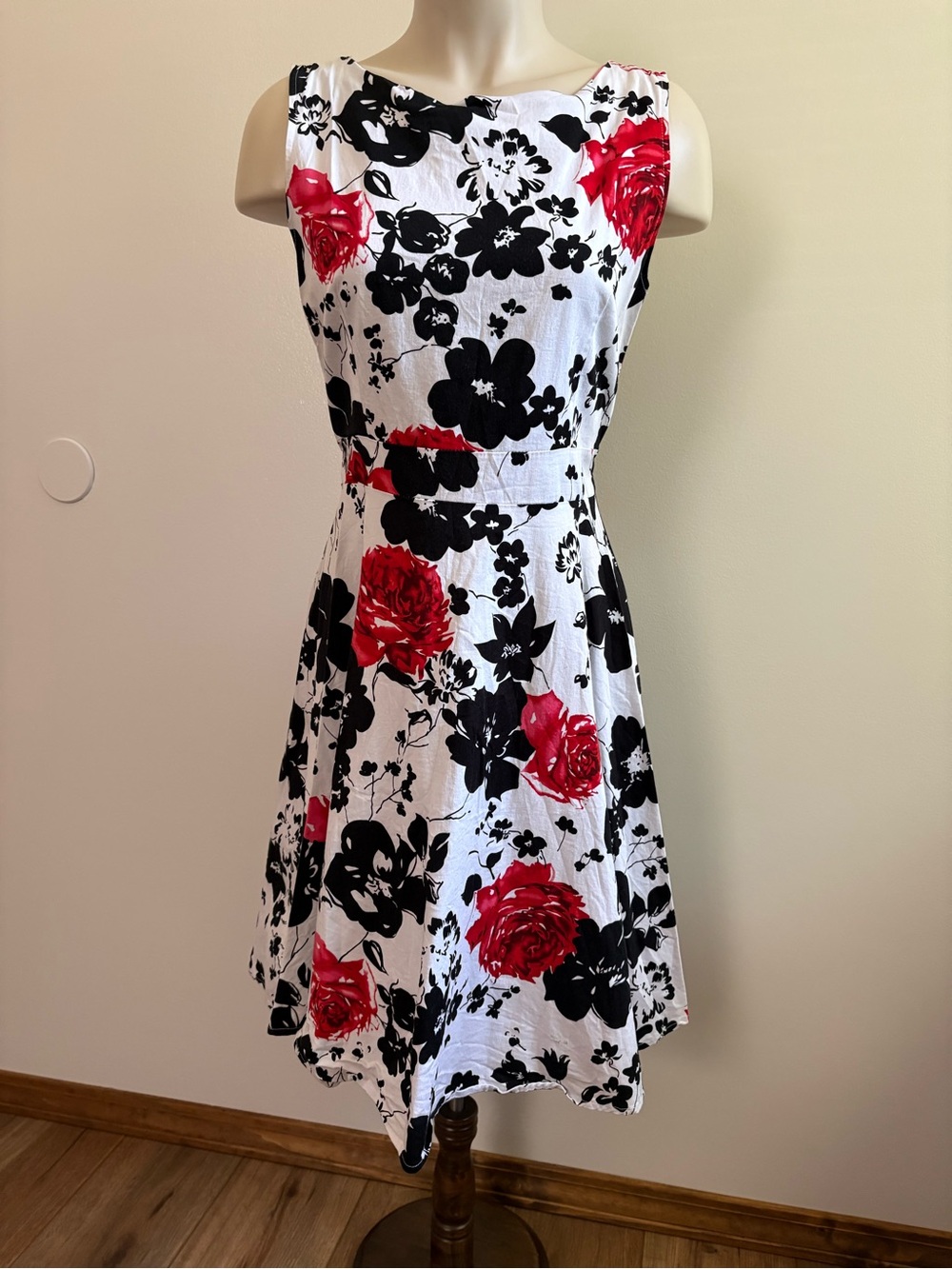 Large Floral Sleeveless Midi 1950’s Swing Style 100% Cotton Fit-&-Flare Dress